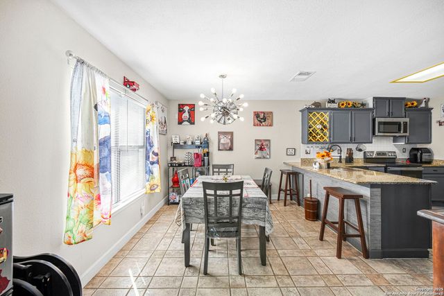 11010 Kimes Park Dr, San Antonio, TX 78249