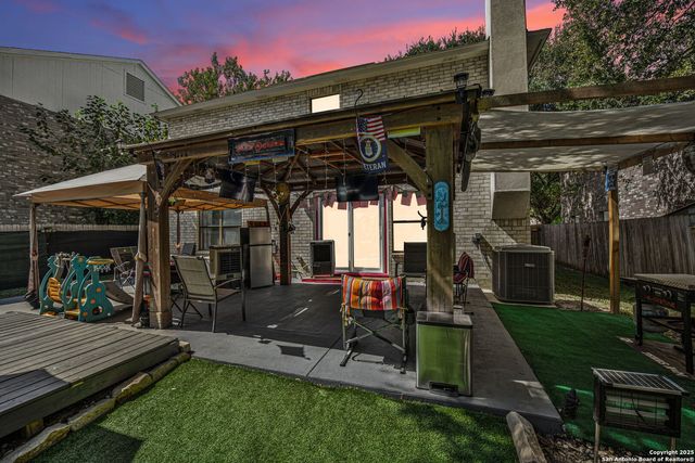 11010 Kimes Park Dr, San Antonio, TX 78249