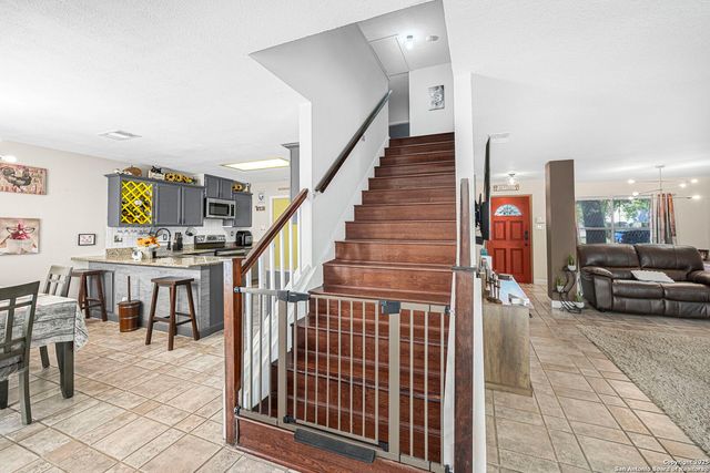 11010 Kimes Park Dr, San Antonio, TX 78249