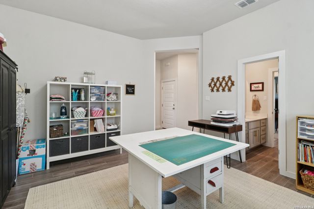 1935 Scare Crow, New Braunfels, TX 78130