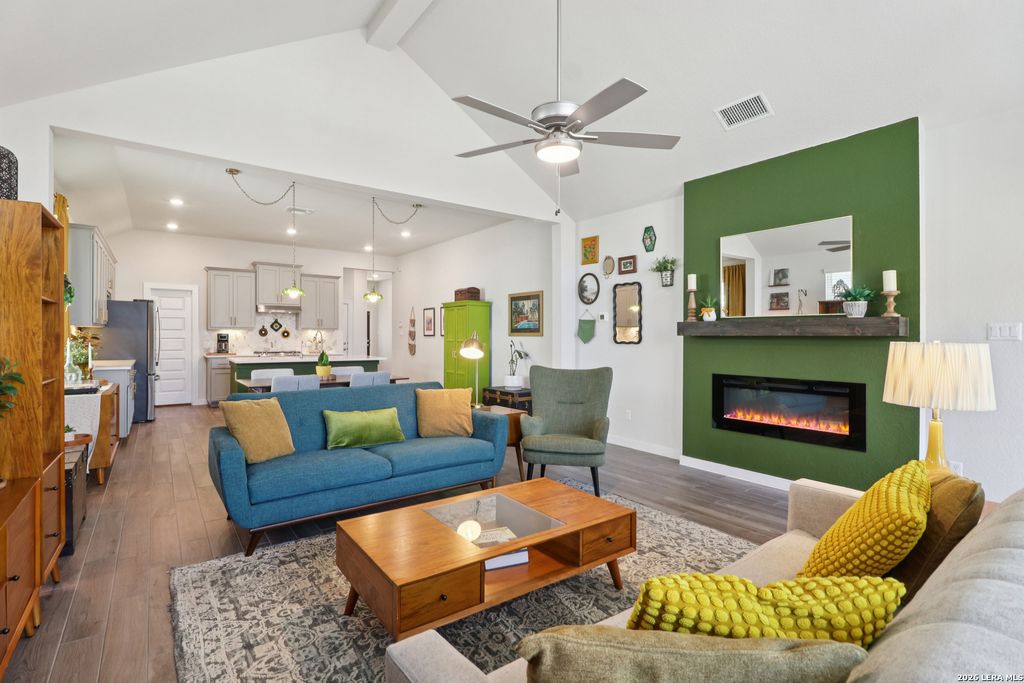 1935 Scare Crow, New Braunfels, TX 78130