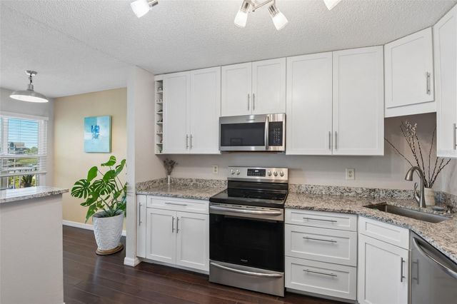 5727 BISCAYNE COURT 209, New Port Richey, FL 34652