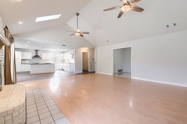 8821 Glen Hollow Drive, Fort Worth, TX 76179