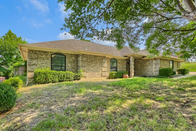 8821 Glen Hollow Drive, Fort Worth, TX 76179