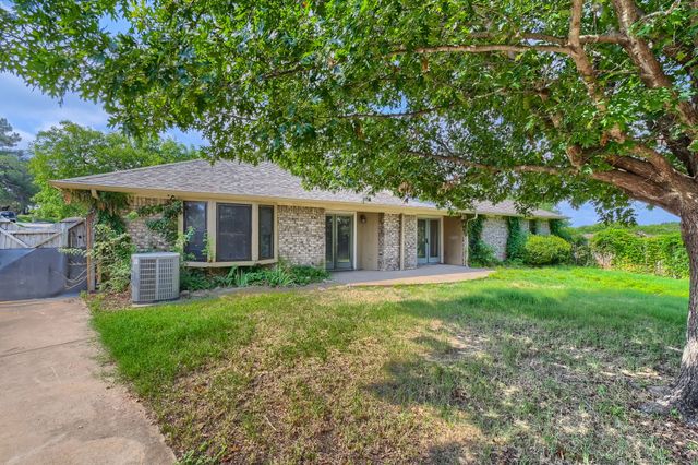 8821 Glen Hollow Drive, Fort Worth, TX 76179