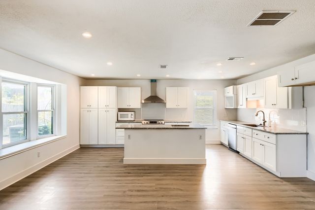 8821 Glen Hollow Drive, Fort Worth, TX 76179