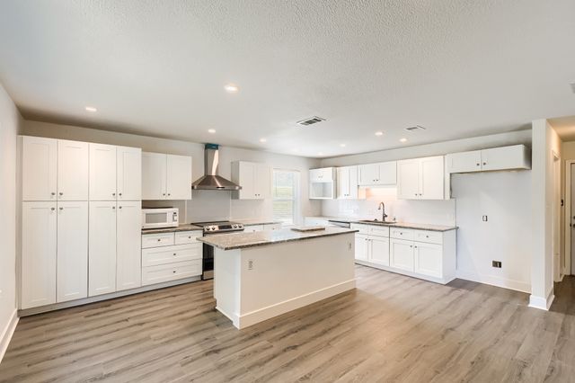 8821 Glen Hollow Drive, Fort Worth, TX 76179