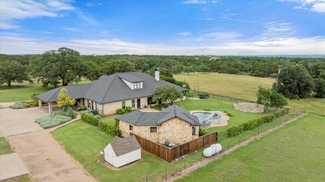 2560 Shady Oaks Circle, Glen Rose, TX 76043