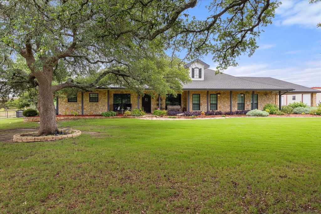 2560 Shady Oaks Circle, Glen Rose, TX 76043