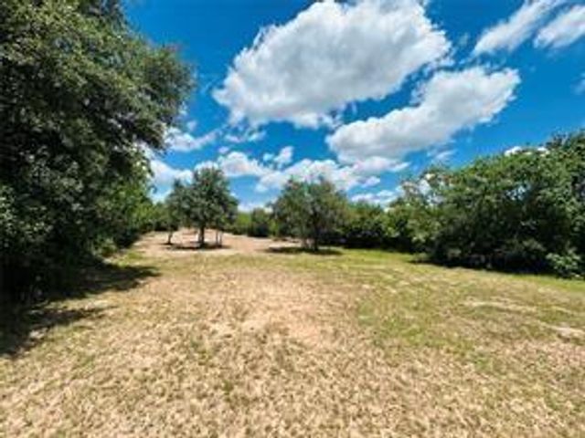 1147 County Road 156, Columbus, TX 78934