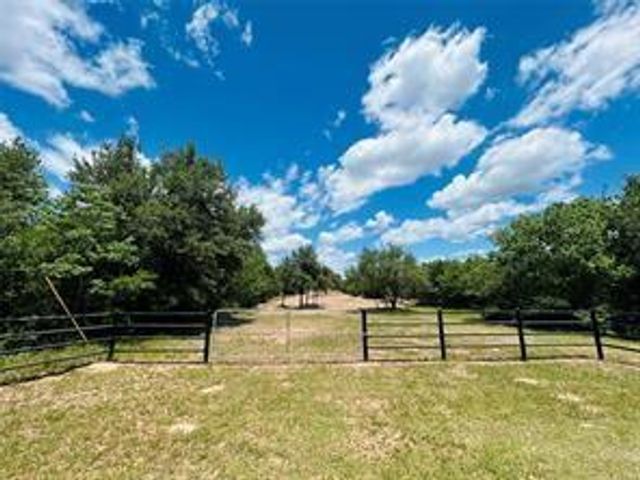 1147 County Road 156, Columbus, TX 78934