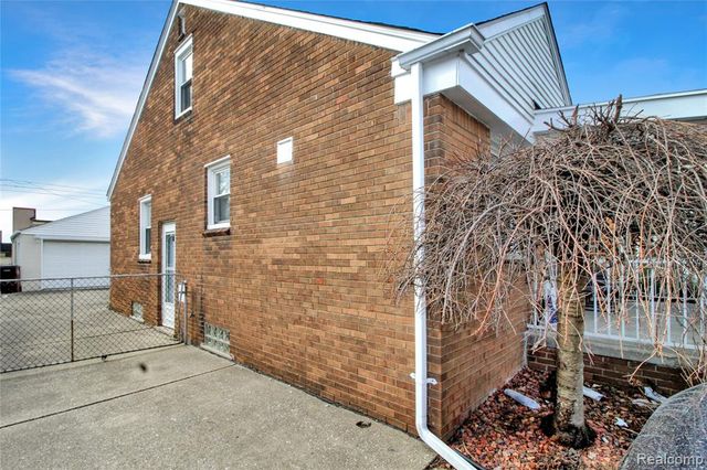 12883 Callender Street, Southgate, MI 48195