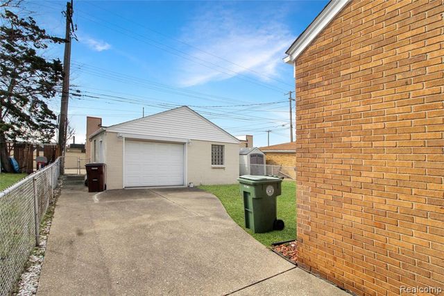 12883 Callender Street, Southgate, MI 48195