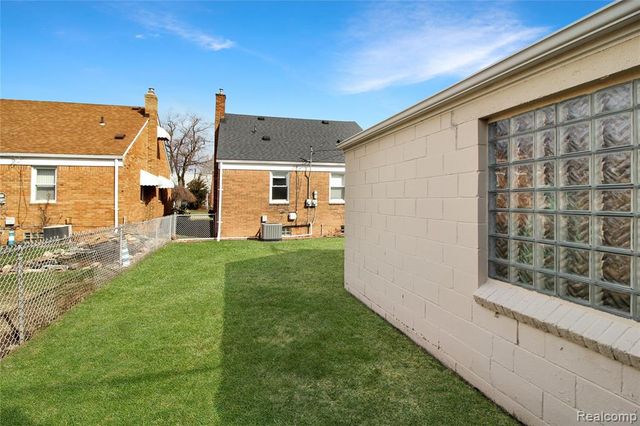 12883 Callender Street, Southgate, MI 48195