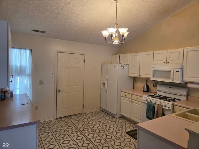 2002 Cycling Lane, Indianapolis, IN 46260