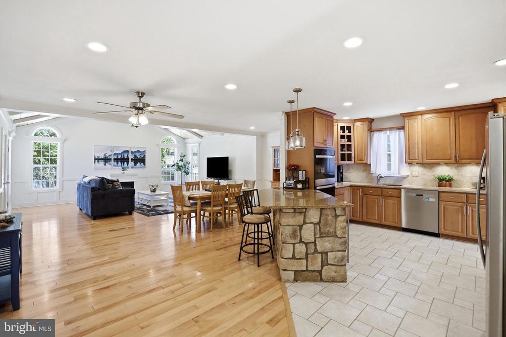Image 12 of property listing at 442 CENTURY VISTA DR, Arnold, MD 21012