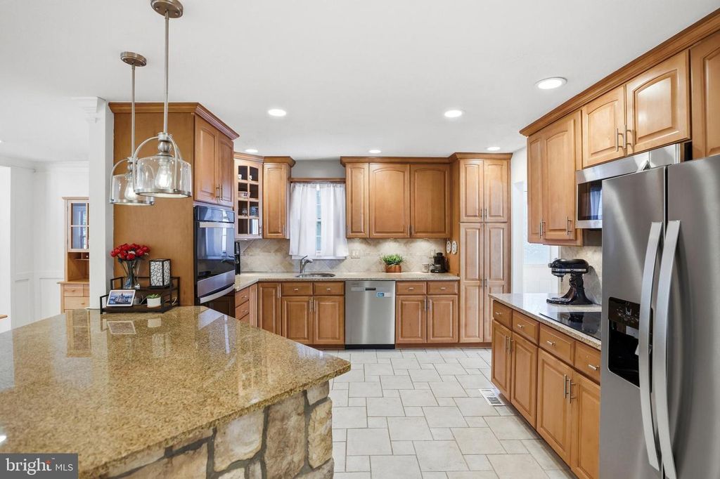Image 13 of property listing at 442 CENTURY VISTA DR, Arnold, MD 21012