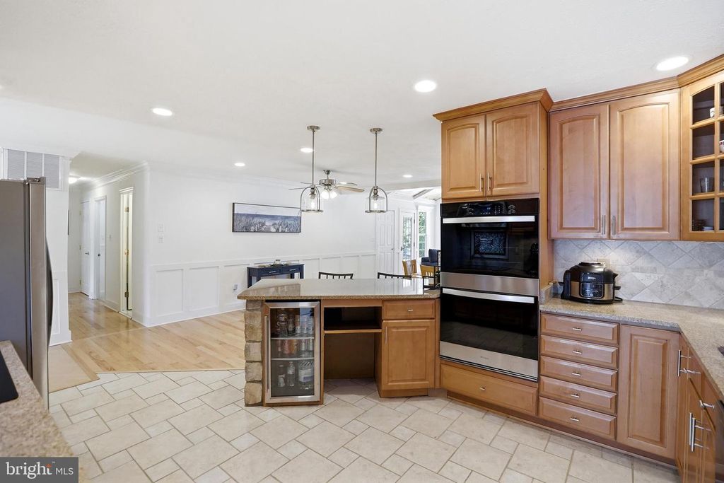 Image 14 of property listing at 442 CENTURY VISTA DR, Arnold, MD 21012