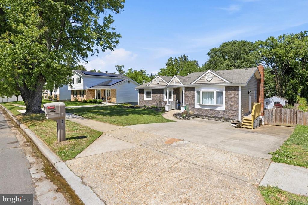 Image 2 of property listing at 442 CENTURY VISTA DR, Arnold, MD 21012