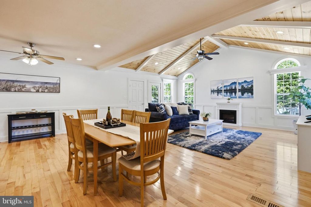Image 6 of property listing at 442 CENTURY VISTA DR, Arnold, MD 21012