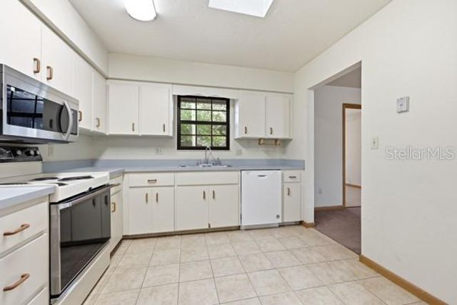 2624 NW 4TH AVENUE, Gainesville, FL 32607