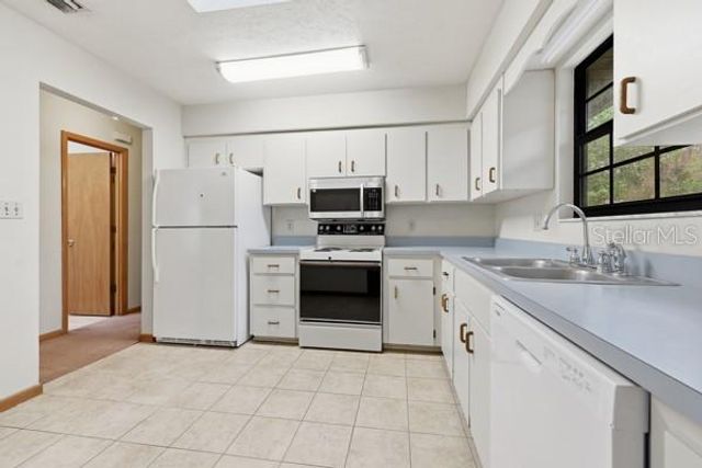 2624 NW 4TH AVENUE, Gainesville, FL 32607