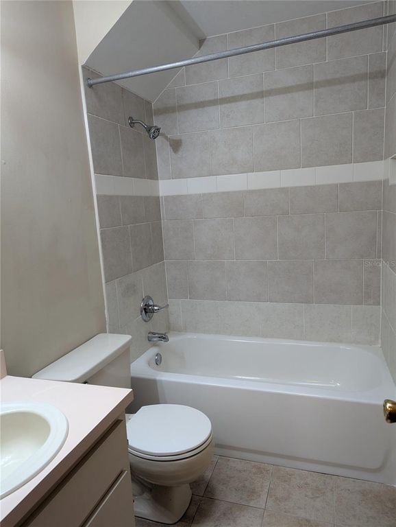 Image 12 of property listing at 2624 NW 4TH AVENUE, Gainesville, FL 32607