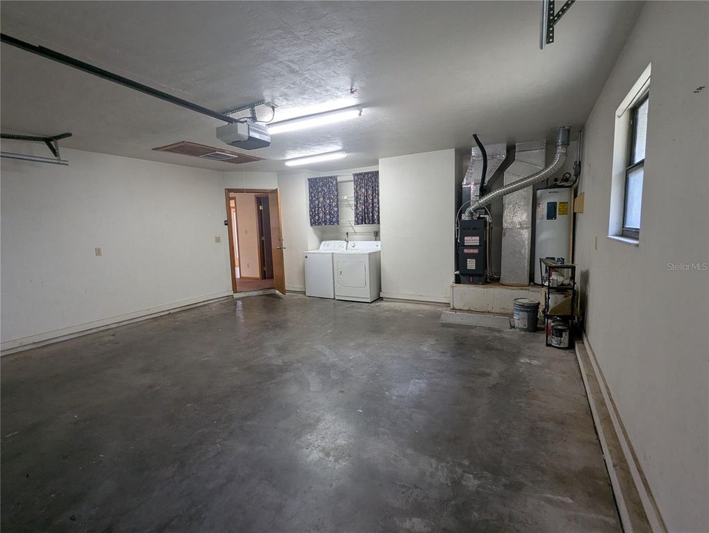 Image 13 of property listing at 2624 NW 4TH AVENUE, Gainesville, FL 32607