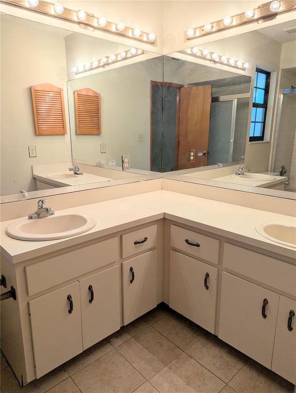 Image 7 of property listing at 2624 NW 4TH AVENUE, Gainesville, FL 32607