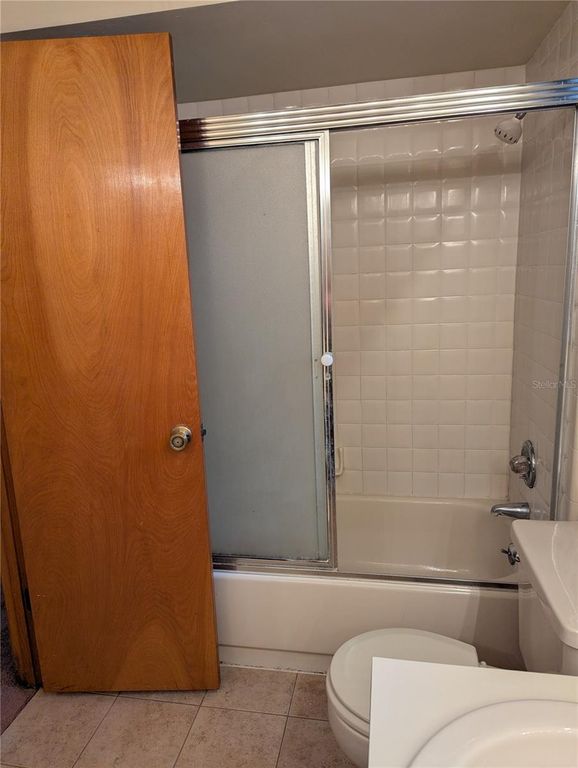 Image 8 of property listing at 2624 NW 4TH AVENUE, Gainesville, FL 32607