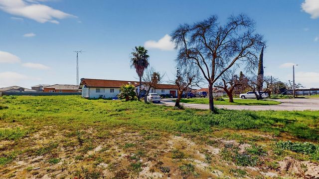 6400 E Hatch Rd, Hughson, CA 95326