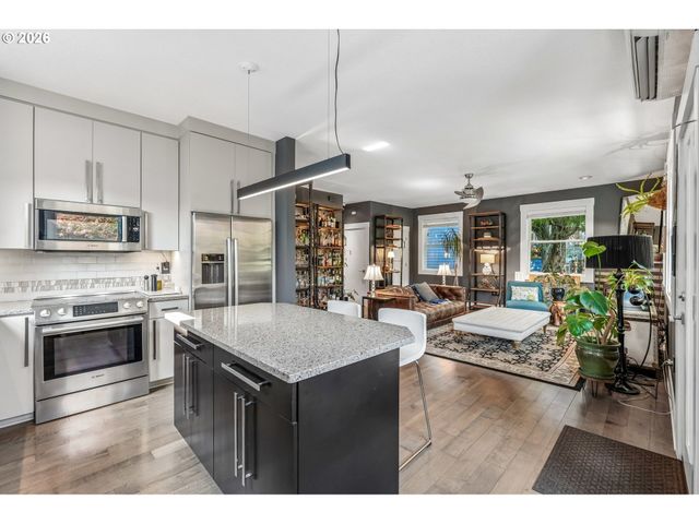 223 Ne IVY St A, Portland, OR 97212