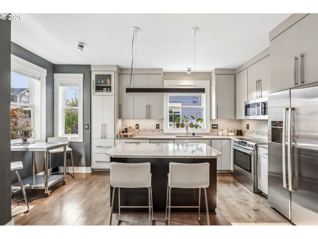 223 Ne IVY St A, Portland, OR 97212