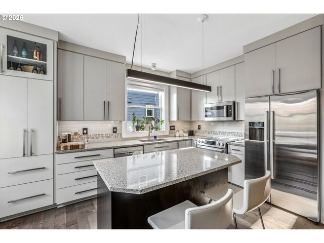 223 Ne IVY St A, Portland, OR 97212