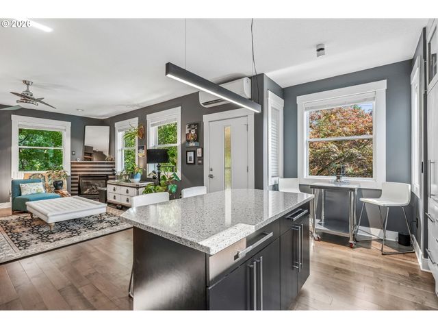 223 Ne IVY St A, Portland, OR 97212