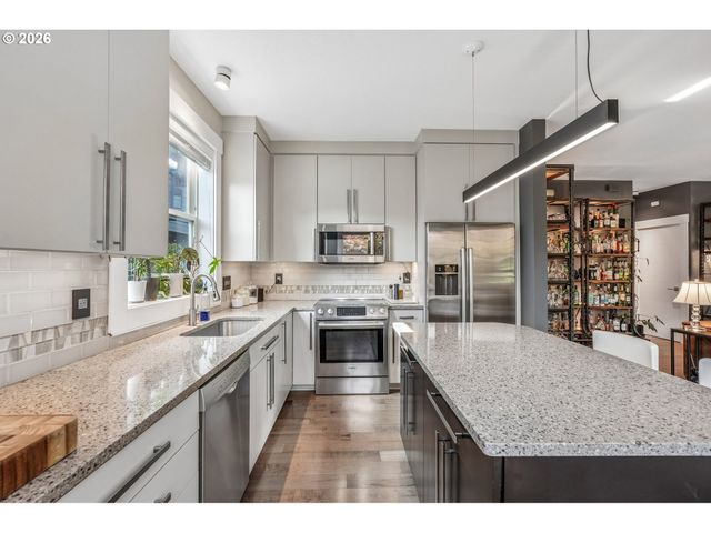 223 Ne IVY St A, Portland, OR 97212