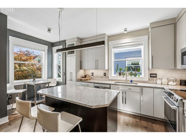 223 Ne IVY St A, Portland, OR 97212