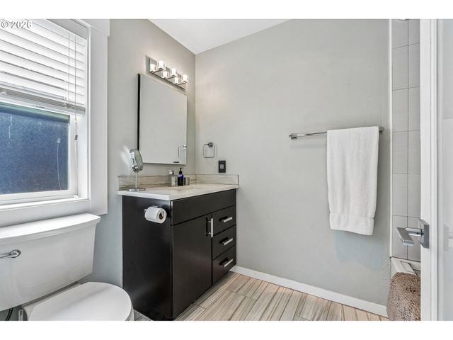 223 Ne IVY St A, Portland, OR 97212