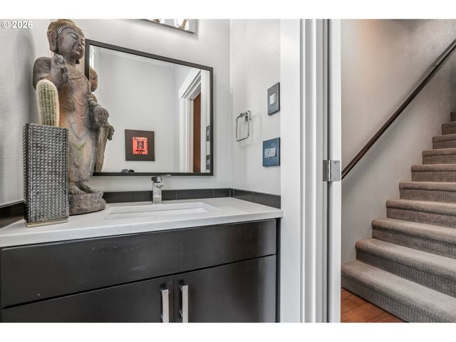 223 Ne IVY St A, Portland, OR 97212