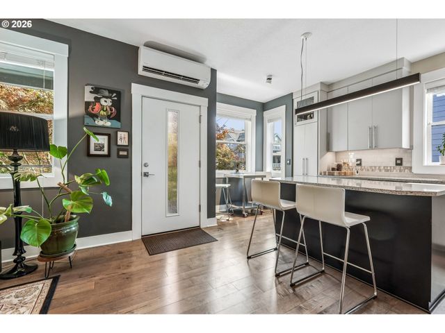 223 Ne IVY St A, Portland, OR 97212