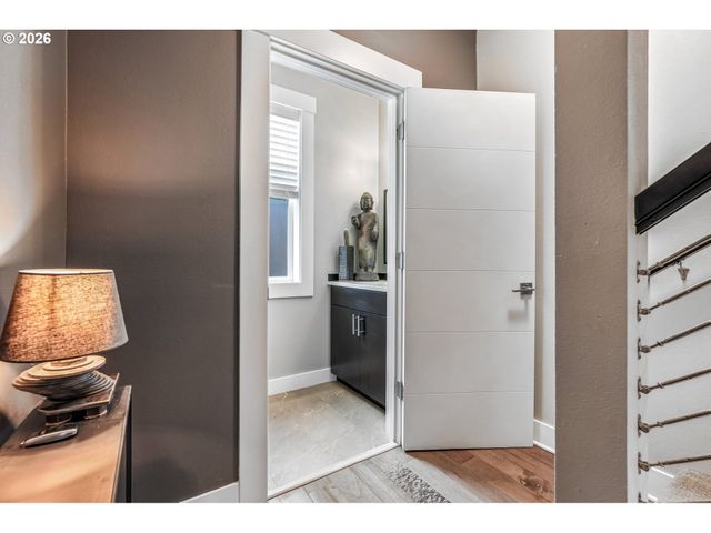 223 Ne IVY St A, Portland, OR 97212