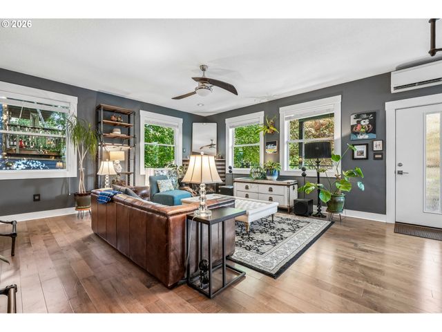 223 Ne IVY St A, Portland, OR 97212