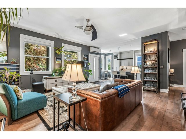 223 Ne IVY St A, Portland, OR 97212