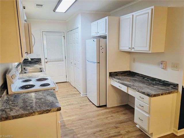 246 Eaglewood Lane, Winston-salem, NC 27127