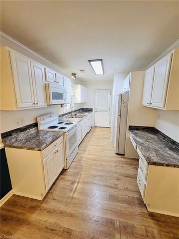 246 Eaglewood Lane, Winston-salem, NC 27127