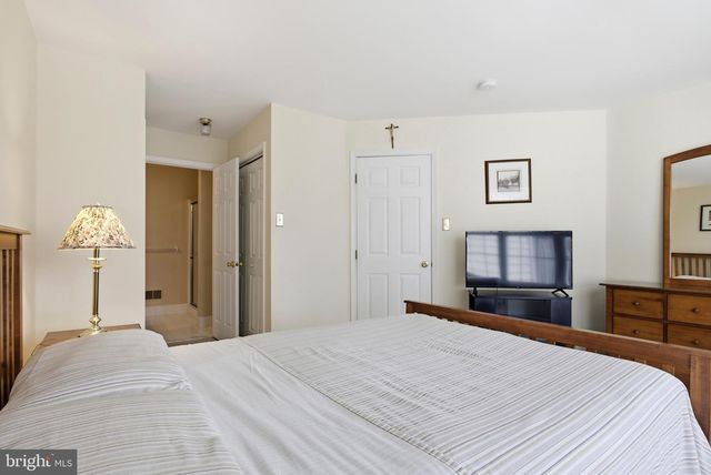 4335 SOMERSET LN, Aston, PA 19014