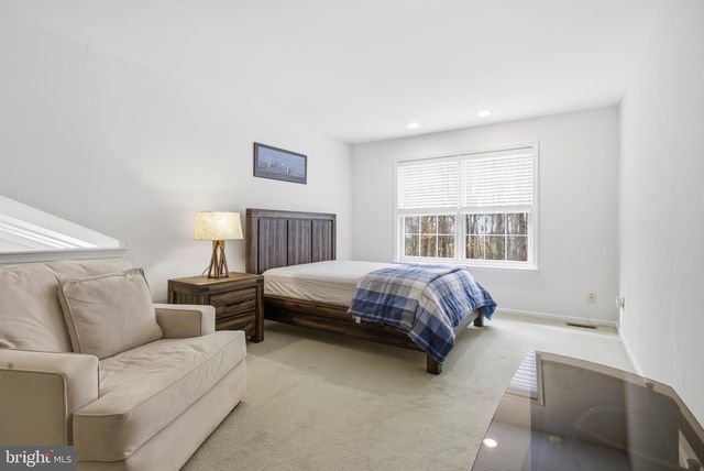 4335 SOMERSET LN, Aston, PA 19014