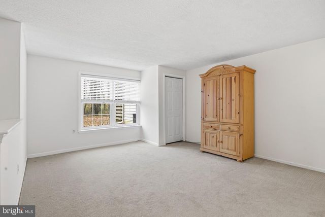 4335 SOMERSET LN, Aston, PA 19014