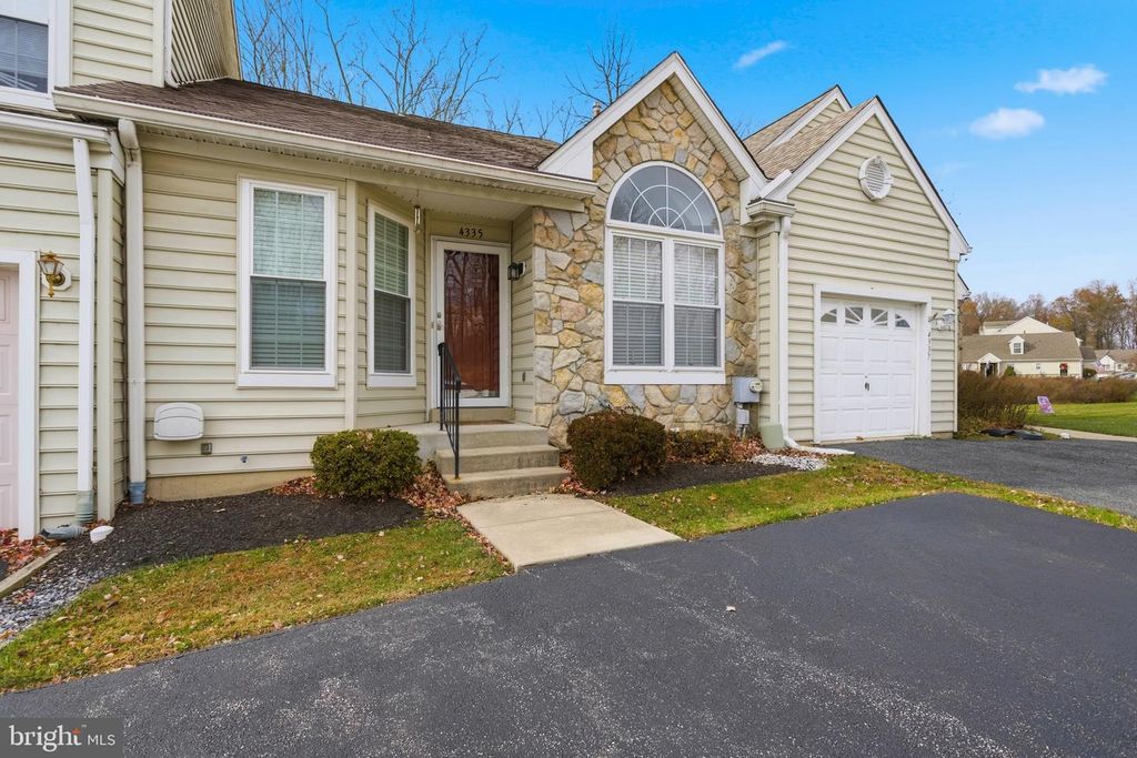 4335 SOMERSET LN, Aston, PA 19014