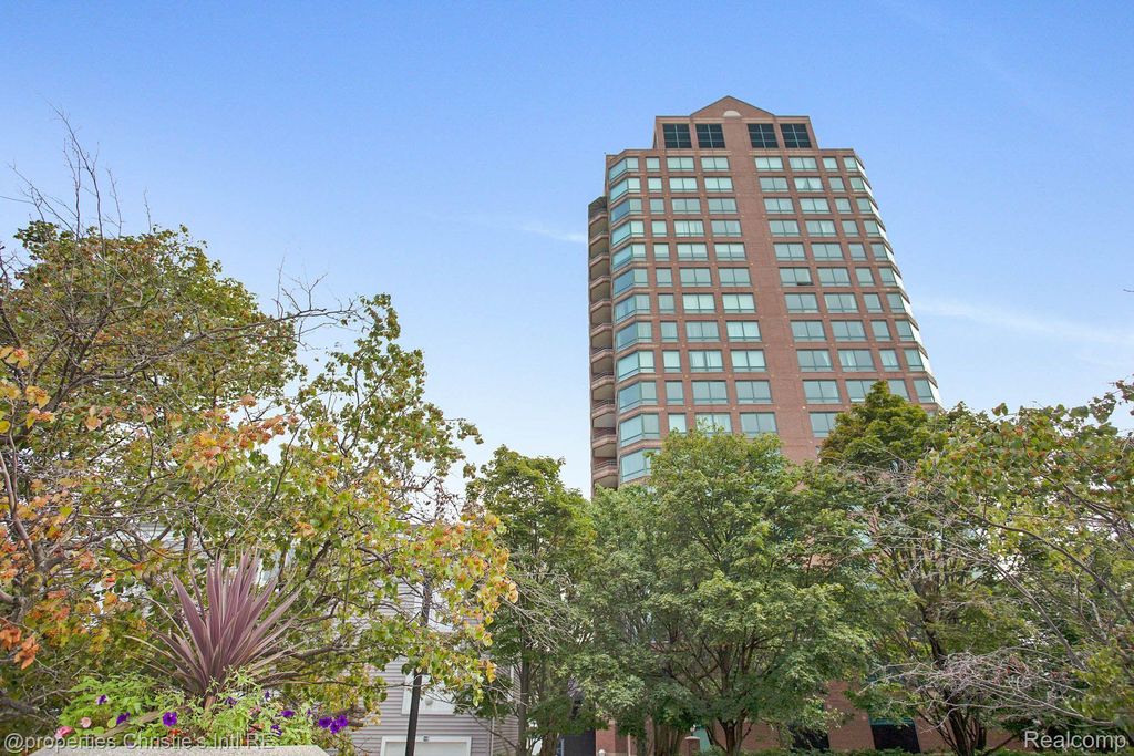 3320 Spinnaker Lane 13B, Detroit, MI 48207